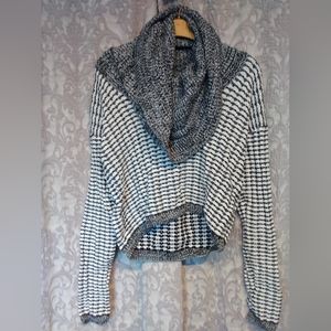 Guess Cropped sweater Sz L